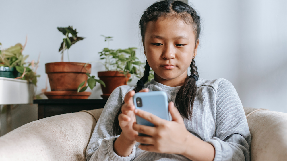 When should I give my child a smartphone? featuring Dr. Leonard Sax