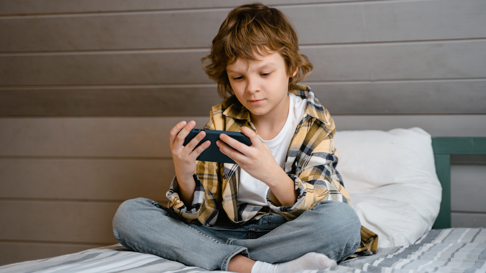 Is it ok for kids to have their smartphone in their bedroom? featuring Dr. Leonard Sax
