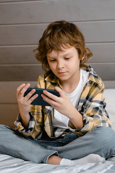 Is it ok for kids to have their smartphone in their bedroom? featuring Dr. Leonard Sax